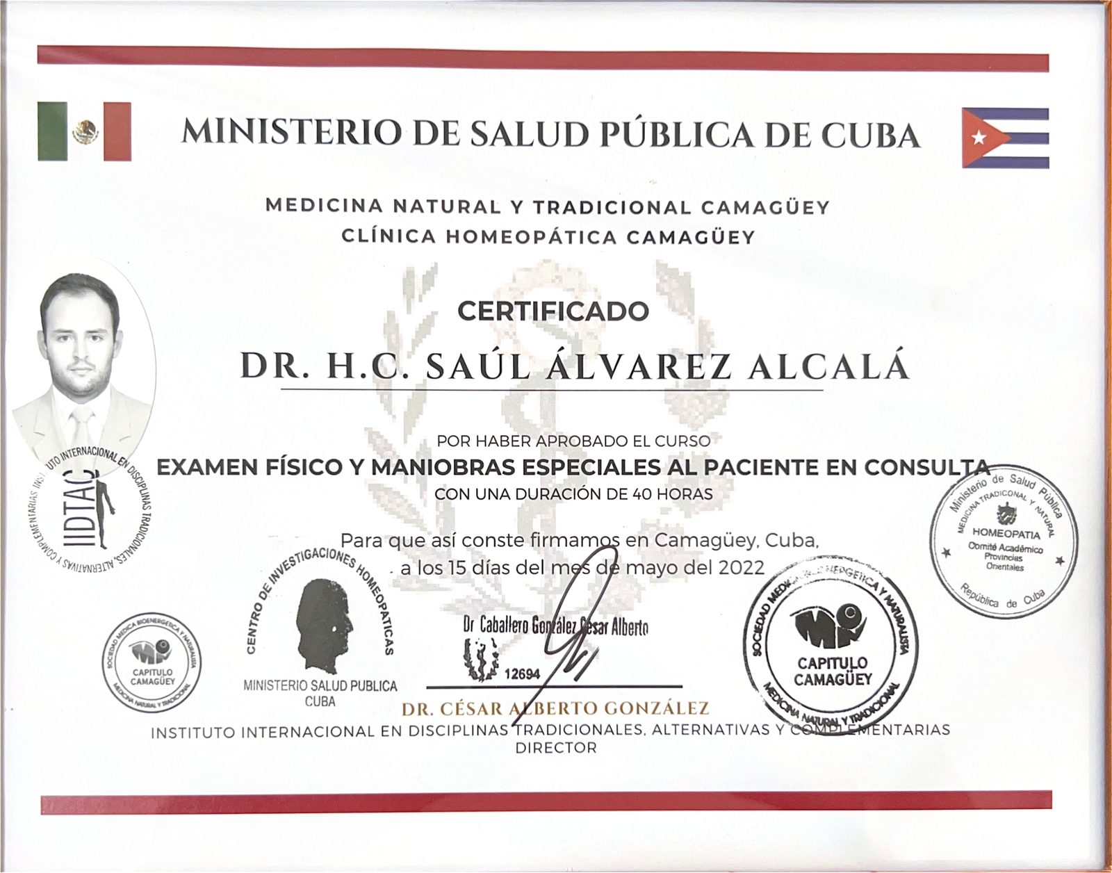Examen físico y maniobras especiales al paciente en consulta — Ministerio de Salud Pública de Cuba